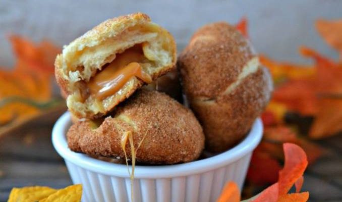 These tasty and easy Caramel Apple Balls are a great Hallowe'en treat! Come check out the rest of the #12DaysOf Hallowe'en @ GagenGirls.com