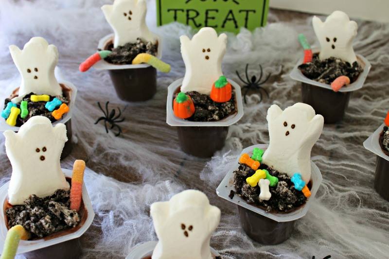 Graveyard Pudding Cups, Day 1 of the 12 Days of Halloween @ GagenGirls.com