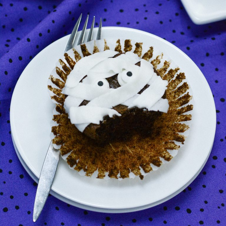 Chocolate Mummy Cupcakes