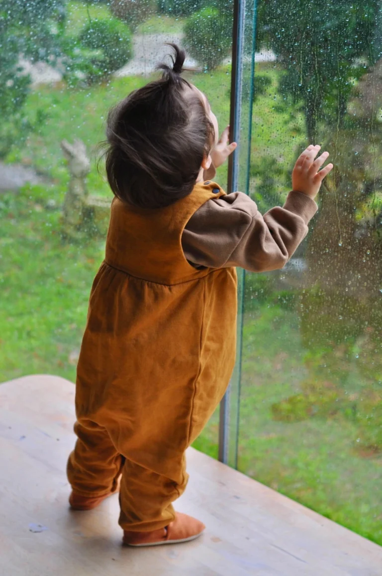 The Rainy Day Toolkit Every Family Needs: Activities, Crafts, and Cozy Ideas for Indoor FunRainy Day Fun